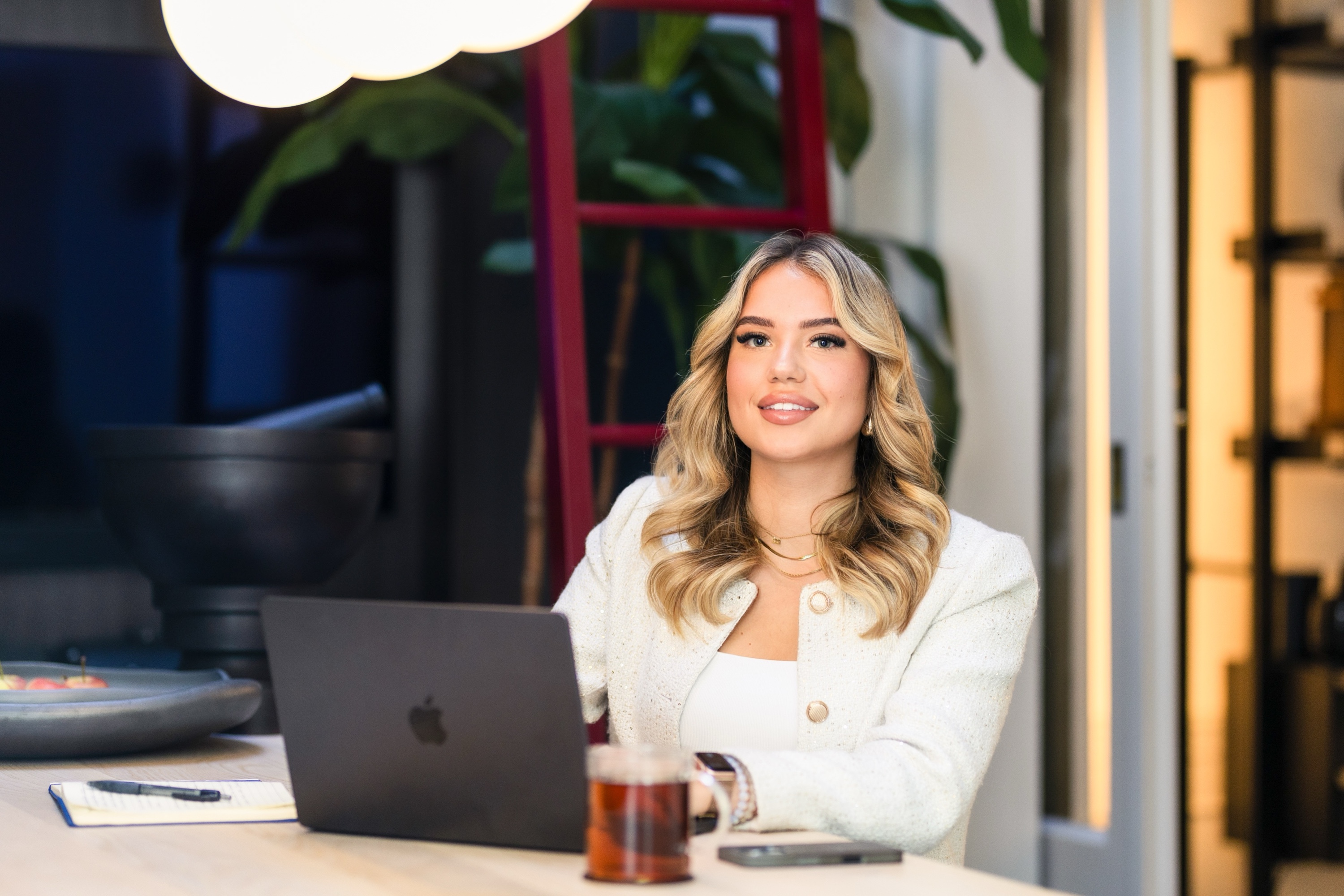 Woningconsultant aan het werk